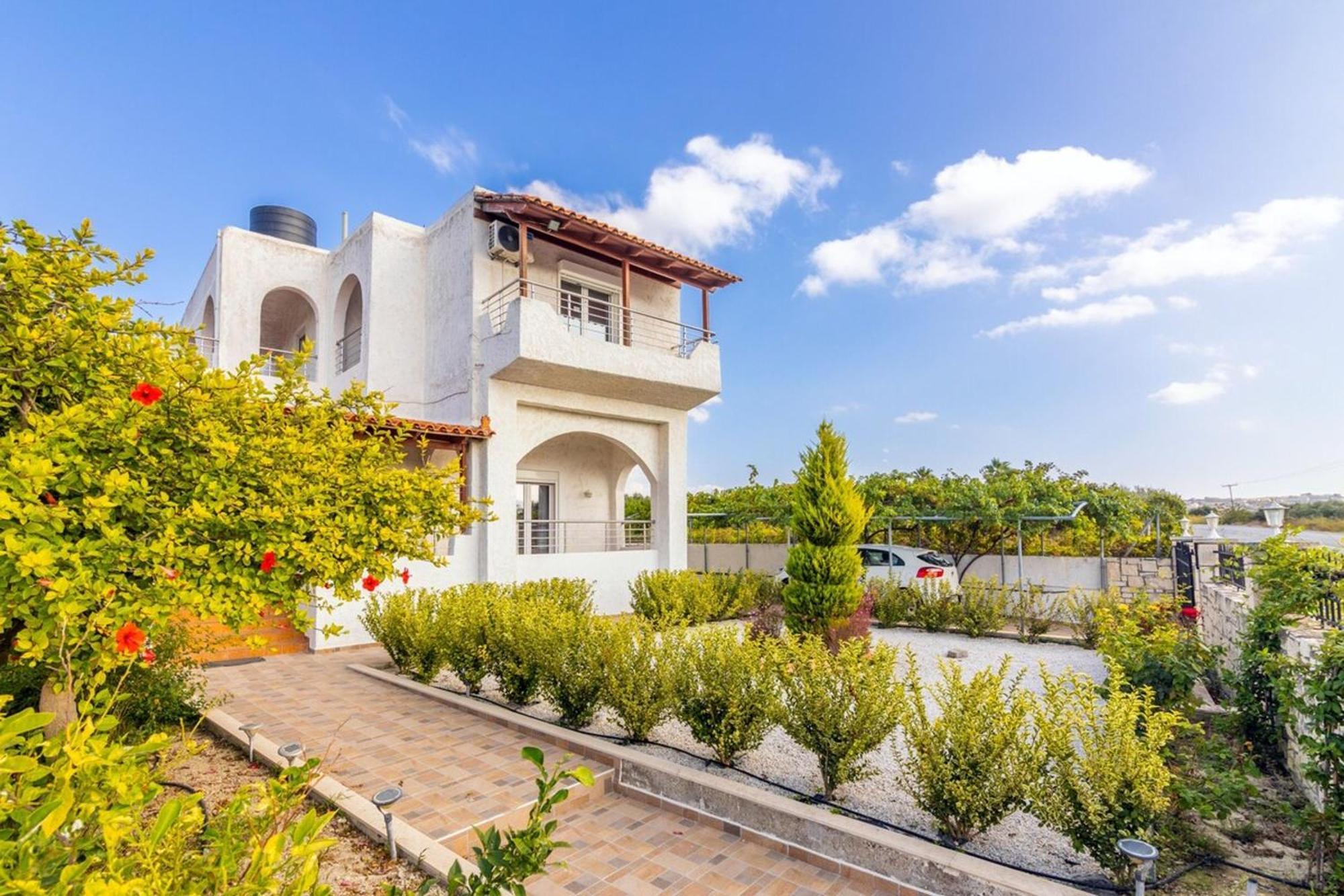 Amazing Villa Chrysanthi With Private Pool In Heraklion Epano Vathia Eksteriør billede